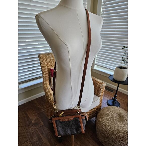 Michael Michael Kors Selma Mini Messenger Leather Crossbody Bag - Picture 2 of 16